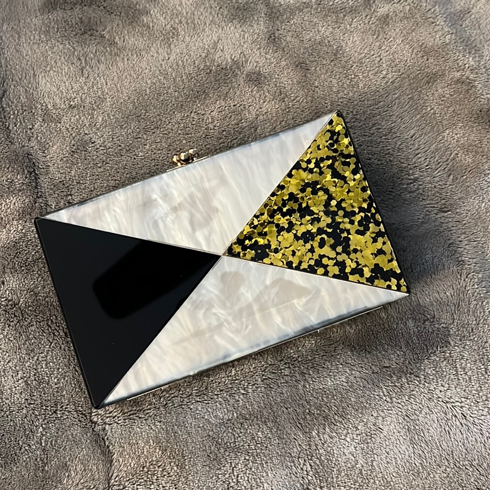 Resin clutch